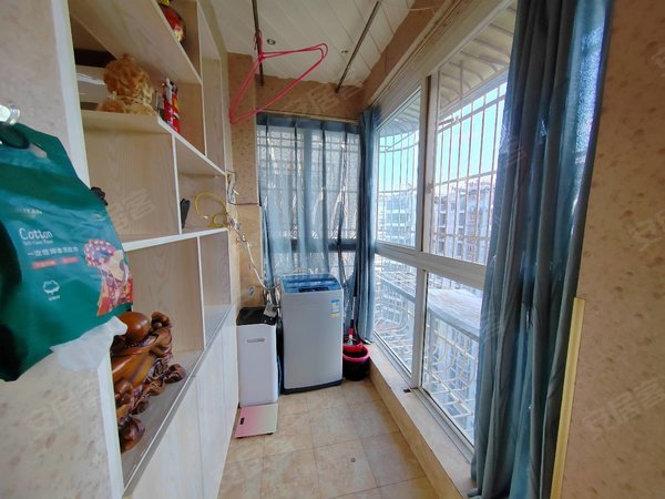 凉山西昌南坛山水阳光新城唐园旁  山水阳光 精装套一 电梯 诚心出租 家具家电齐全出租房源真实图片