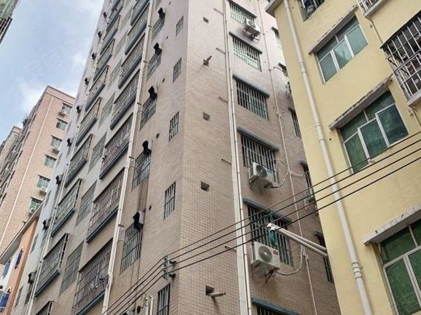 深圳龙华梅林关口白石龙二区白石龙二区   精装两房  配套齐全 南北