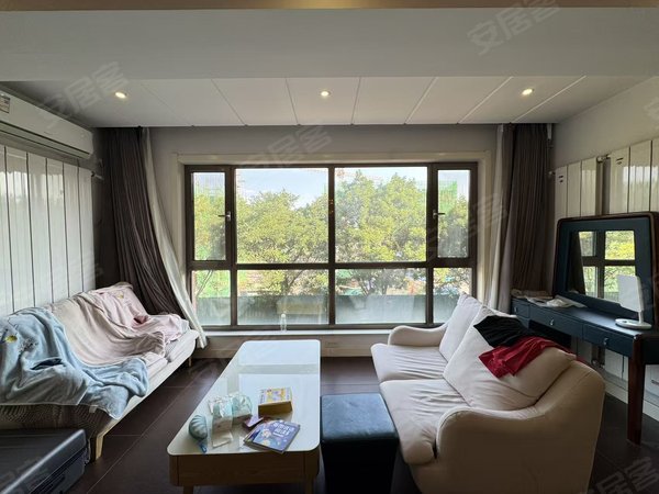 包头稀土高新区滨河大厦水岸花都水岸花都 300平精装叠拼别墅 带车库 带80平小院 拎包住出租房源真实图片