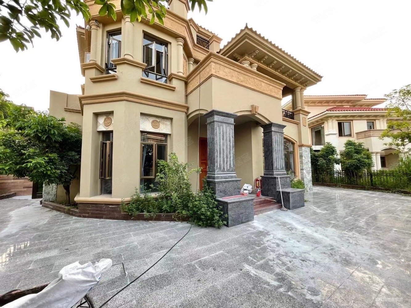 别墅,新装修,户型实用,凤飞云二手房,488万,5室2厅,2卫,295平米-江门