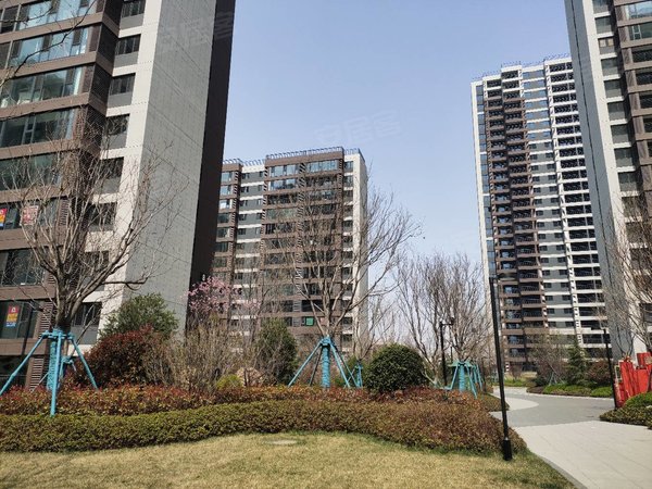 青岛黄岛隐珠海岸万科城一中附近精装修套三!