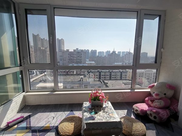 丹东振兴六纬路小学学区桃源逸景花园万达后面 逸景花园 电梯11楼