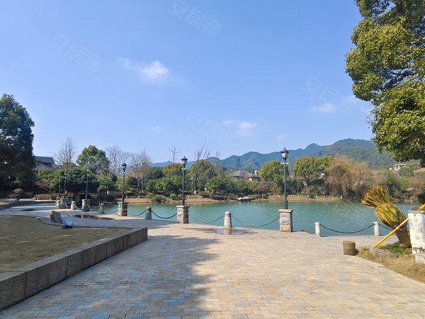 杭州富阳银湖九龙山庄(别墅)九龙山庄(别墅) 4室2厅3卫 410平 精装修