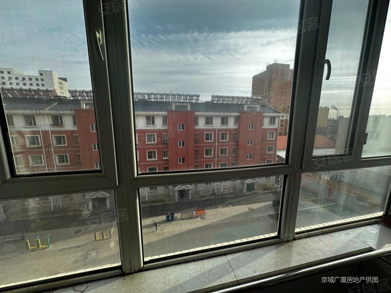 海西路富城家园精装三居室急售有个车位南北通透有房本