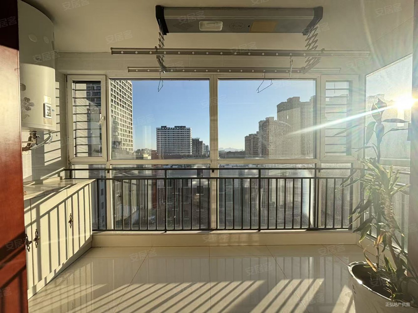 安泰首府3室2厅2卫143㎡南北118万