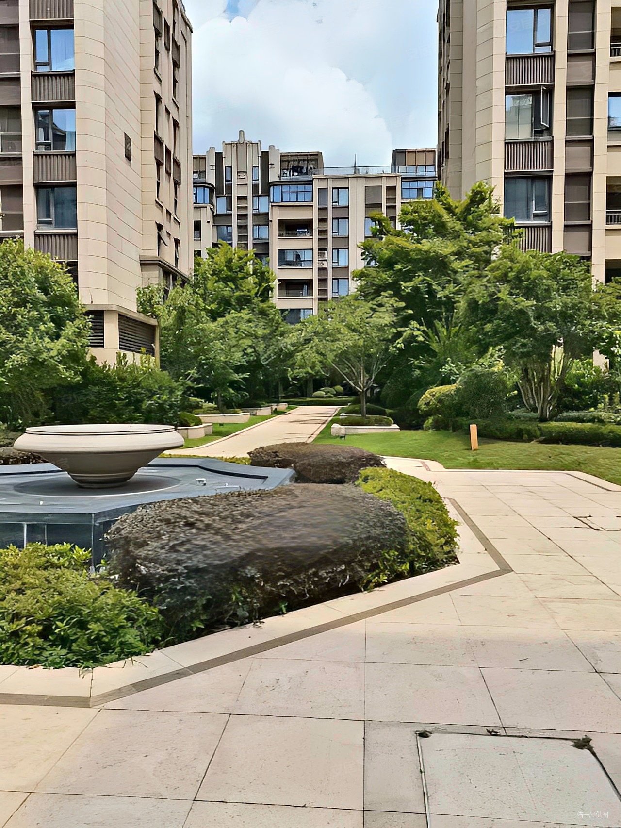 正荣润江城 双卫 中间楼层采光好 有电梯 临地铁 精装