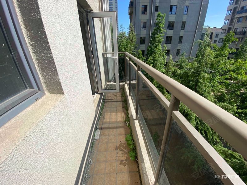 颐和星海a区小高层带一个车位赠送外阳台