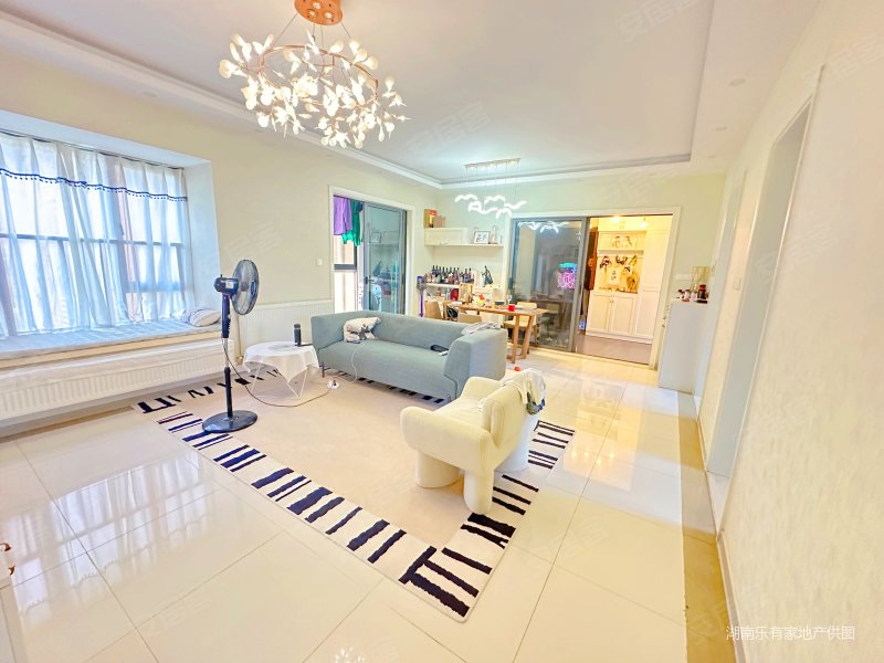 可做猫房 20万二次精装 带车位 现代风大直厅 可改两卫,珠江花城锦里