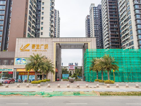 全新豪进广场三房!干净立正!家私家电齐全随时看房!出租房源真实图片