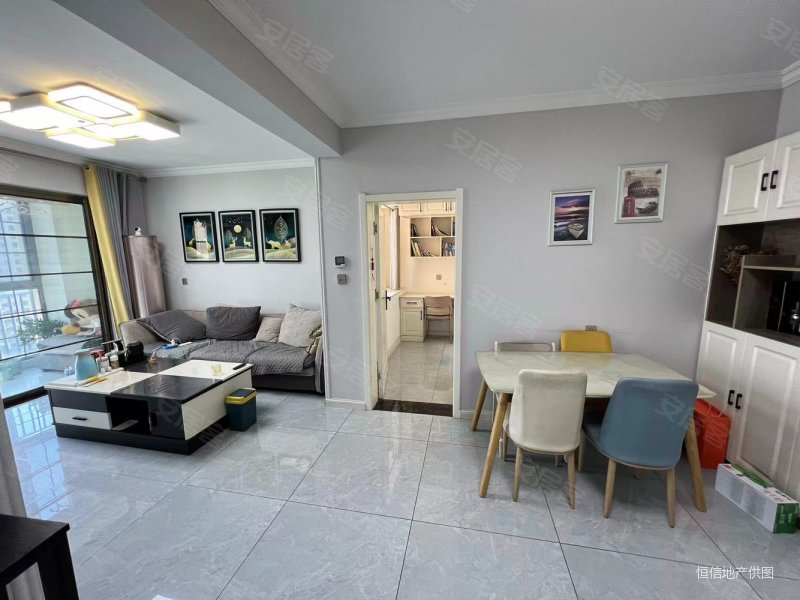 裕龙润邦 套二精装修57.8万  好楼层看房方便