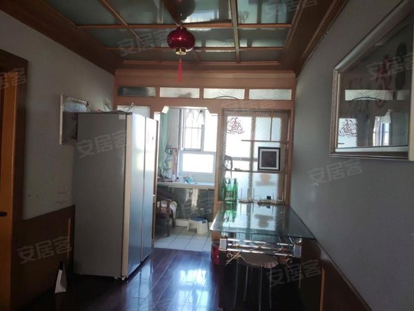 昌吉昌吉市亚中商城长宁小区亚中附近出行方便，房子在5楼出租房源真实图片
