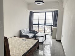 小转盘一厅一房公寓 800一个月 拎包入住！