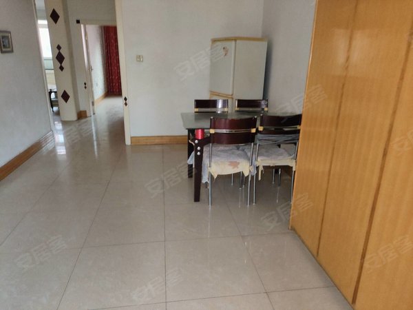 包头青山科学路都市花园(东区)都市花园3楼紧邻师院，供电，一机一中附近家电家具齐全出租房源真实图片