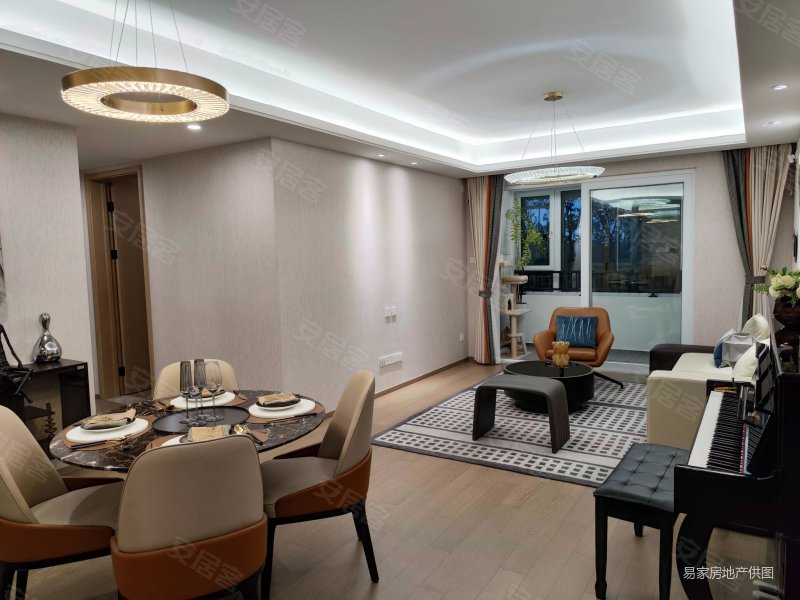 山语春风3室1厅2卫89㎡南北135万