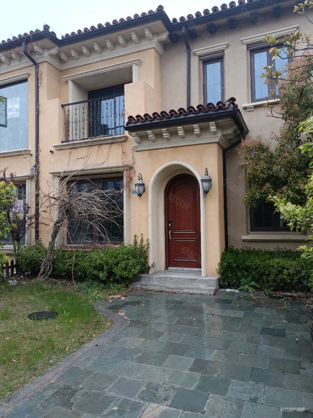 南京南有山有水风景秀丽的卧龙湖别墅出售