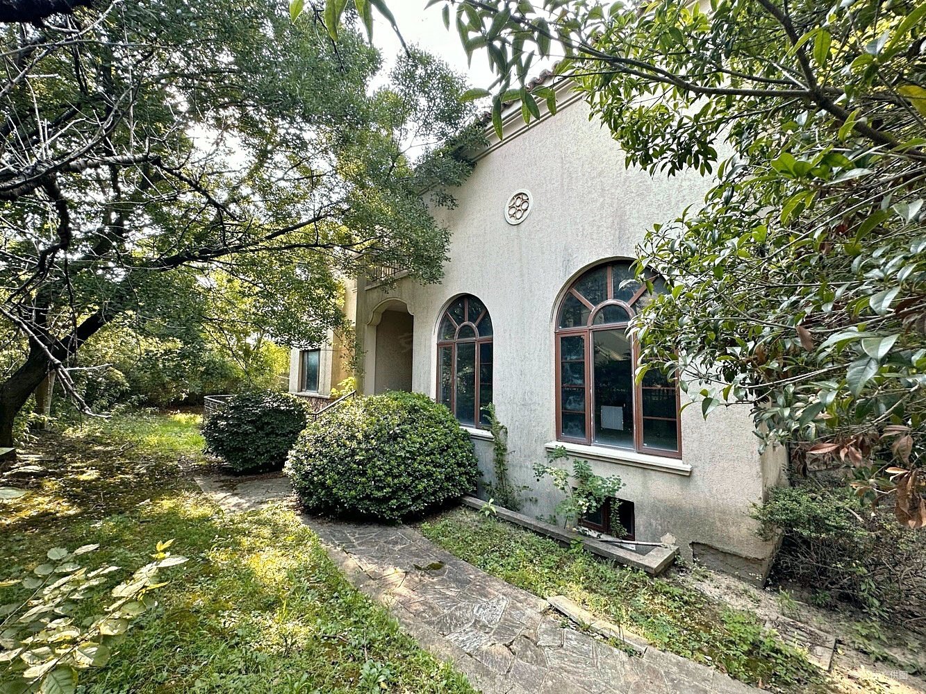 急售房源檀香园大独栋两面临河地铁口占地15亩