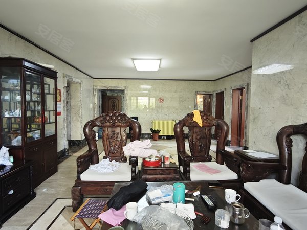 【多图】亚麦花园,浮山前租房,新上一楼带近200平大院 方正套四 家具