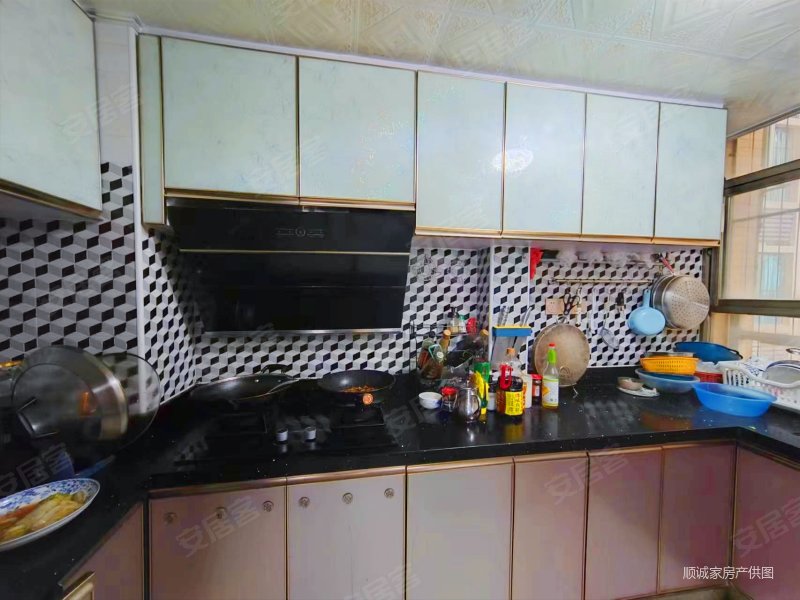 江景三房两卫 精装保养好 因业主急售90万 产权清晰,鹏达丽水湾二手房