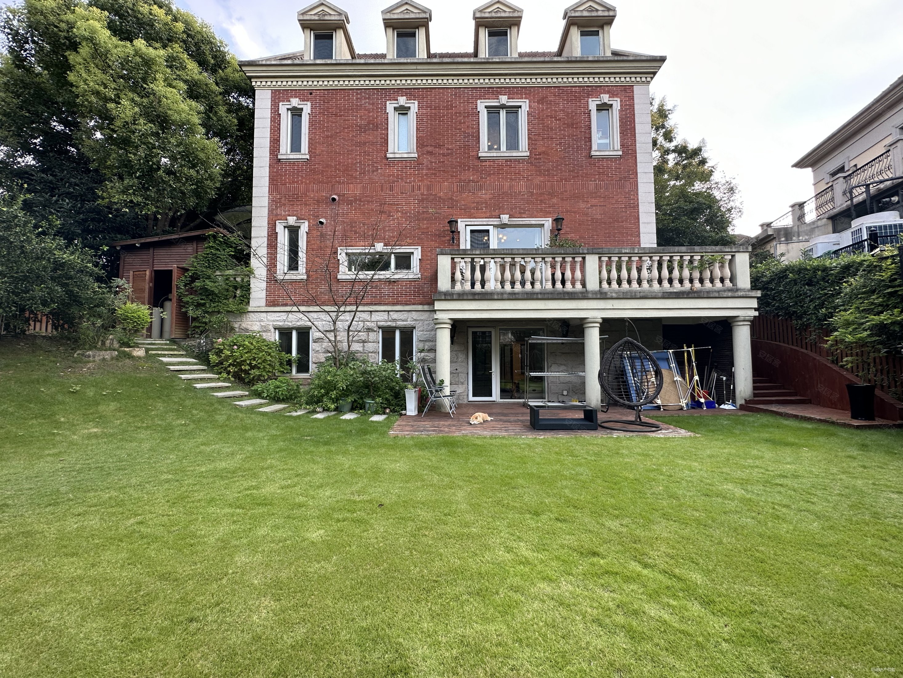 云间绿大地(别墅)5室2厅3卫325㎡南8500万