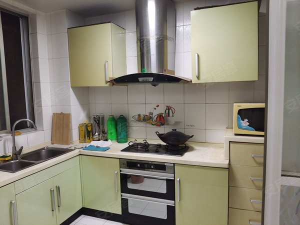 无锡江阴澄江长江花园江阴市中心四房两厅出租 采光好 大面积 有一个