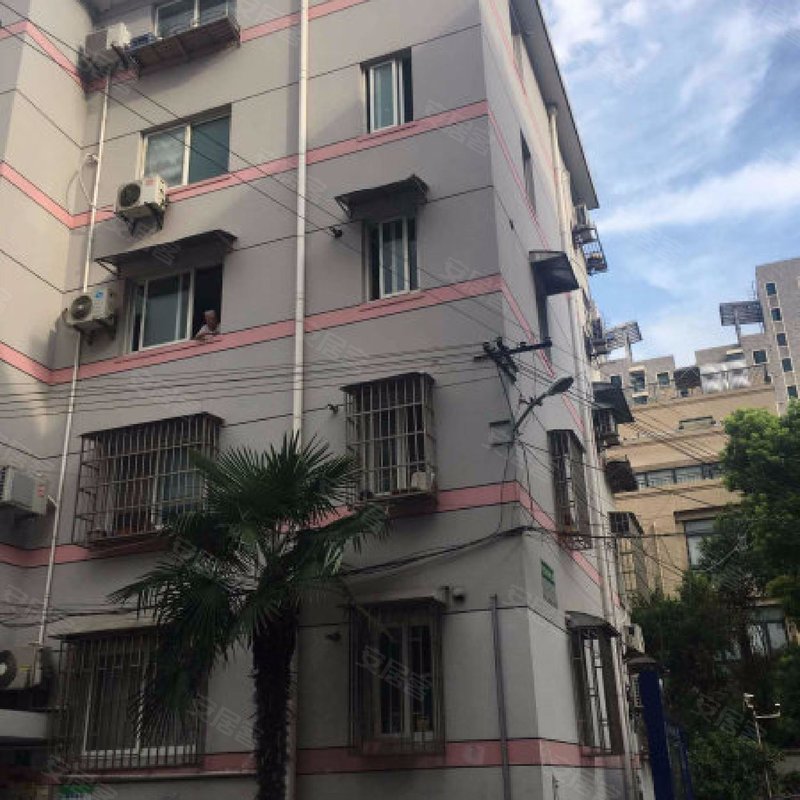 平型关路615弄小区内中环之间