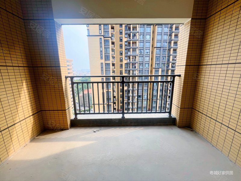 惠阳新圩 水岸花山二期 朝南中间楼层 三房两卫毛坯