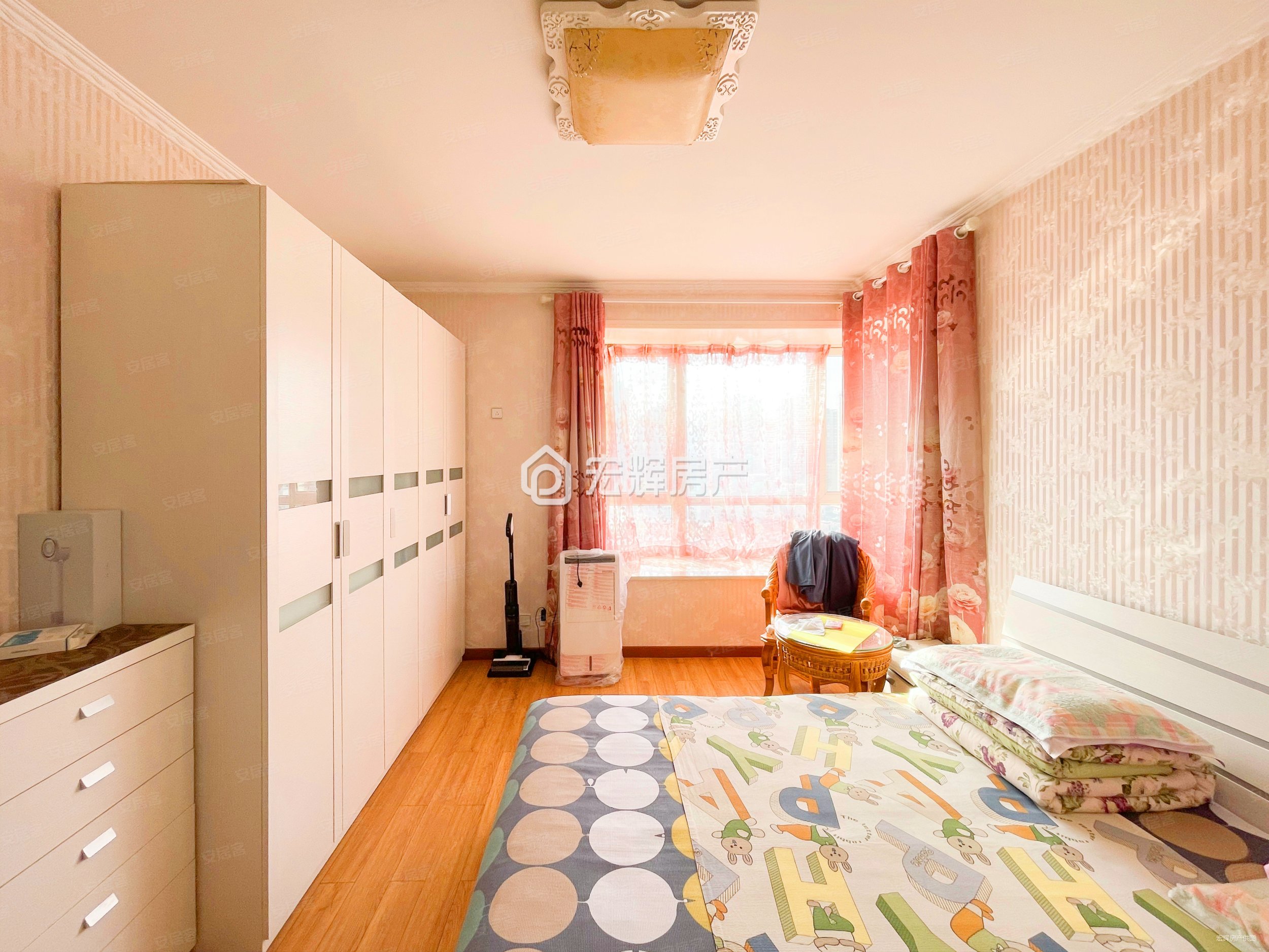 鸿运润园3室2厅2卫145.38㎡南北189万