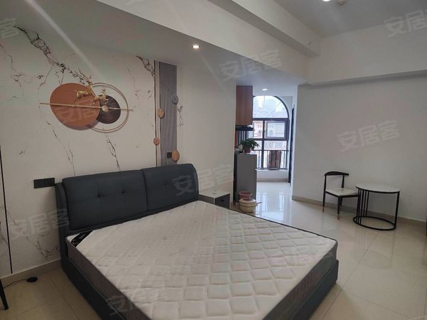 苏州吴江盛泽皇家领誉西二环大润发,国贸凤凰汇附近,皇家领域公寓出租