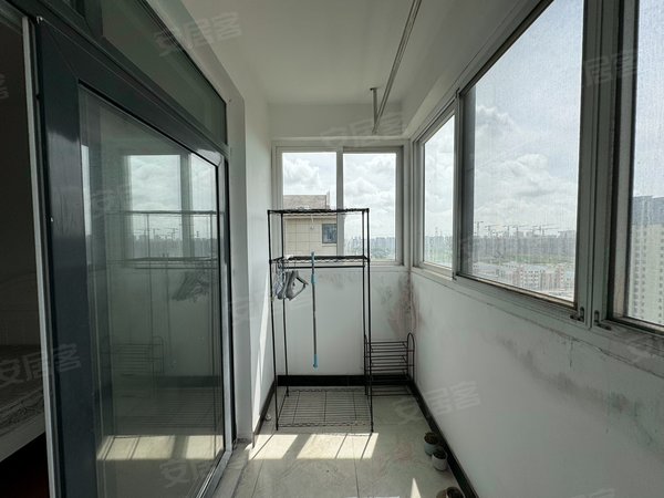 地铁18号,繁荣路,繁荣馨苑电梯两室一厅一厨一卫,两房朝南