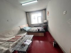 安顺小区，多层四楼，750南北通透，屋内设施齐全，随时看房