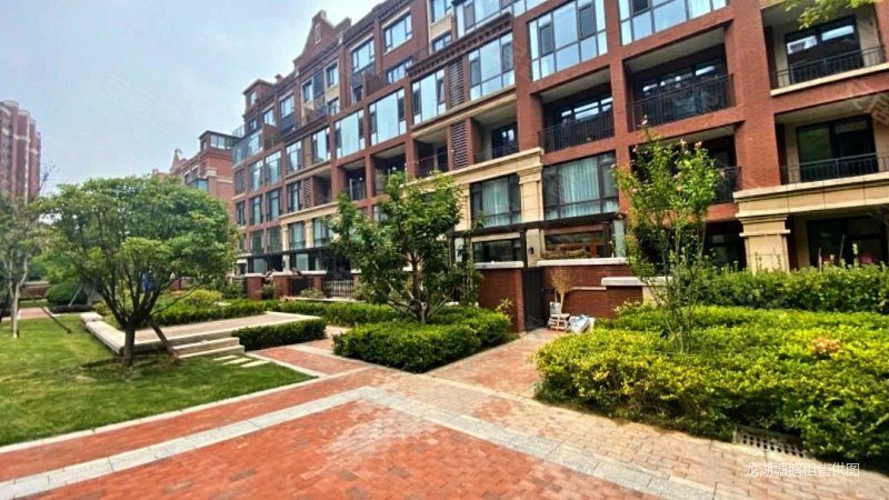 青特小镇e区5室3厅3卫434万16823平方米