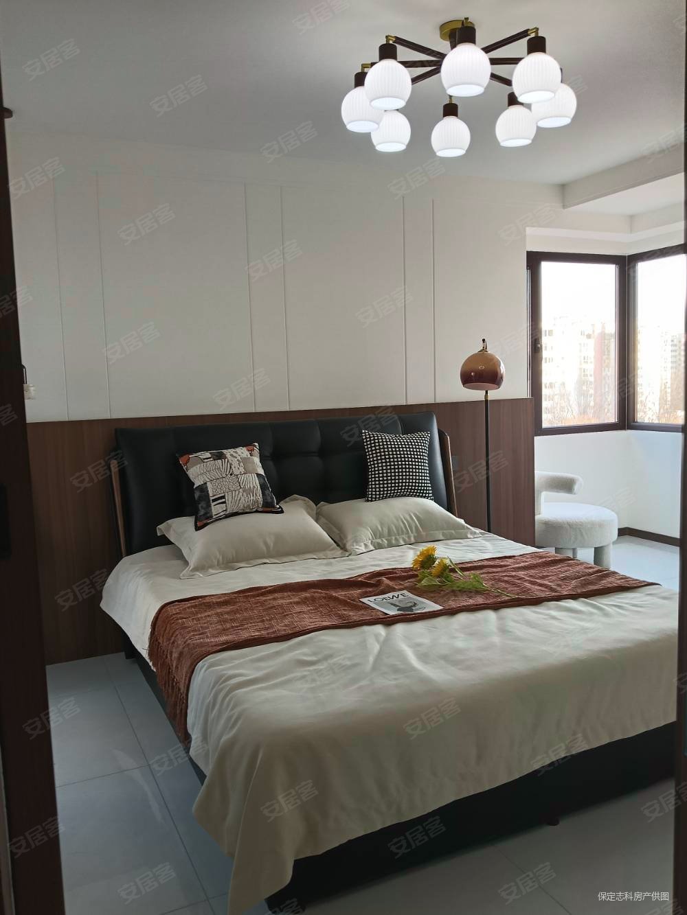 新一代C区4室2厅2卫137㎡南北90万