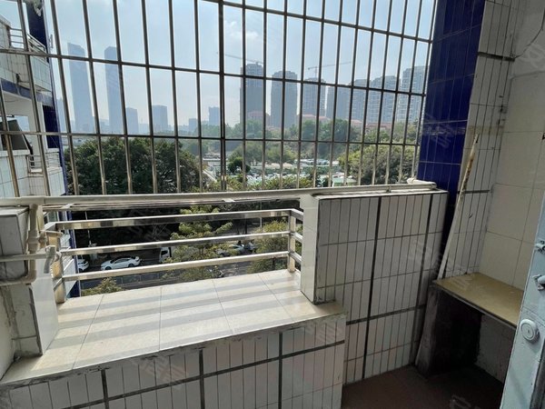 深圳龙岗坂田五和新村光雅园地铁口50米大阳台大单间价格实惠空房出租