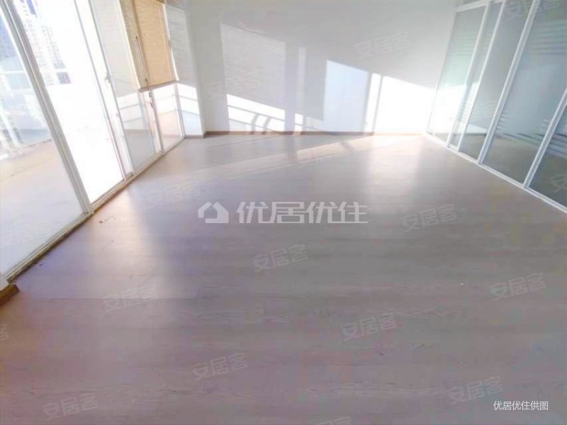 米兰国际 普装 朝向东西 2室 149平 诚心出售 价格可议