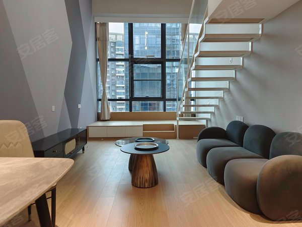 昆明西山前卫营润城第四大道润城x空间loft公寓免费停车 拎包入住