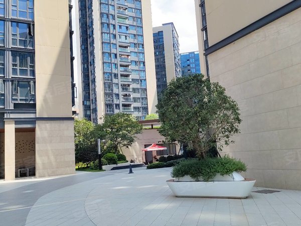 深圳宝安领航城富士君悦府富士君悦府精装三房两卫客厅带阳台家私家电