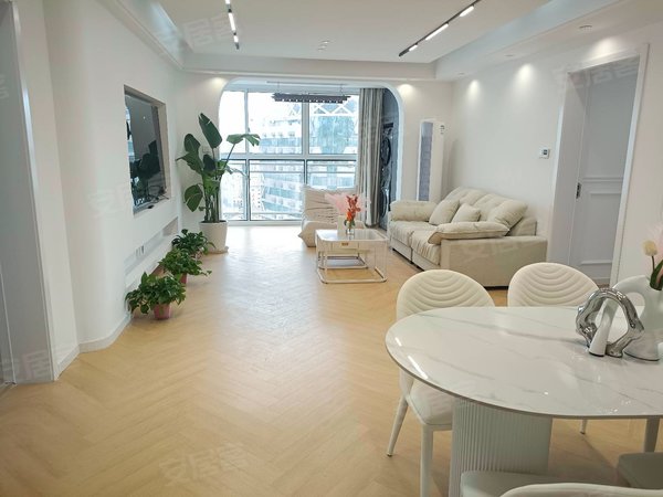 上海黄浦老西门兴林公寓老业主委托,精装修采光好,近地铁配套齐全