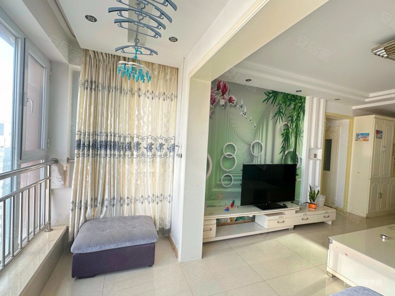 临地铁 出行方便 商品房 带电梯 中间楼层采光好 交通便利,乾昌水榭华