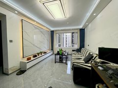 沈阳沈北新区道义富婆为小男友一掷千金，博年下帅哥一笑，重金租下鲲鹏府安家出租房源真实图片