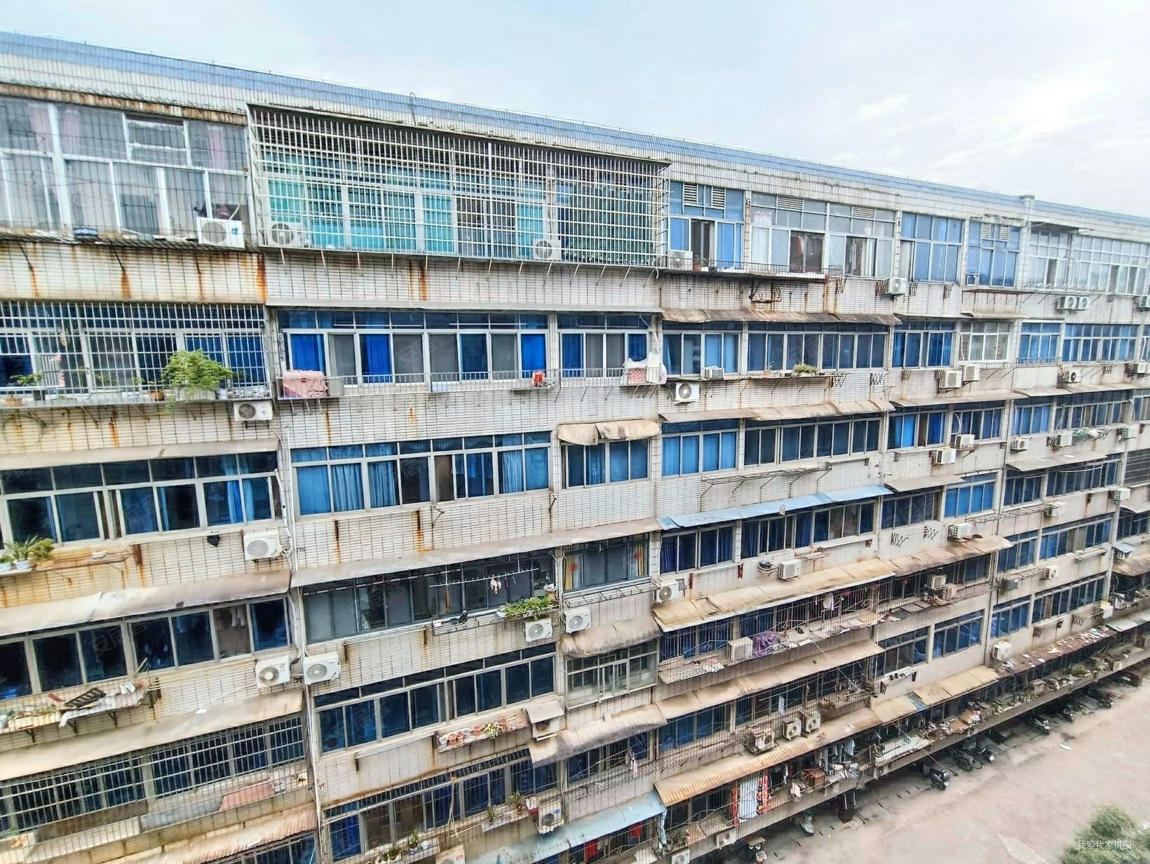 洪都新村3室2厅1卫89㎡南北69万