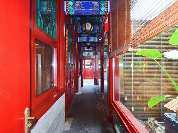 北京西城地安门羊角灯胡同西城区 恭王府附近 油漆彩绘功能齐全四合院