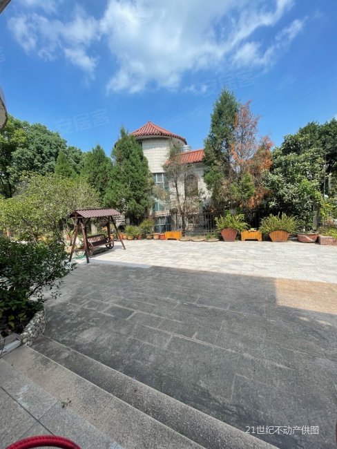 龙峰山庄5室3厅4卫690㎡南北1100万