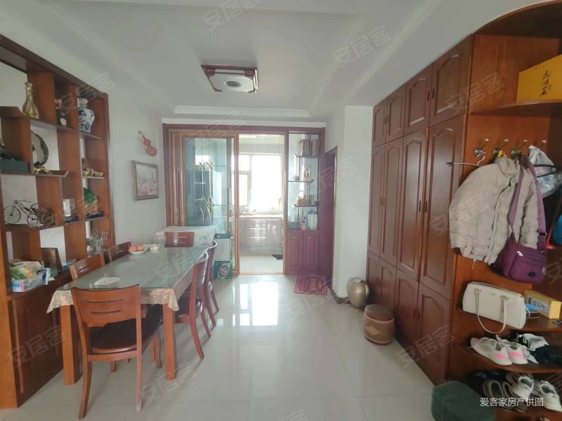 出门城南金洲花园黄巾楼层新装短住