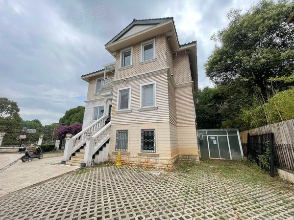 昆明西山滇池度假区听涛雅苑(别墅)(面朝大海,海鸥飞过),出门就是滇池