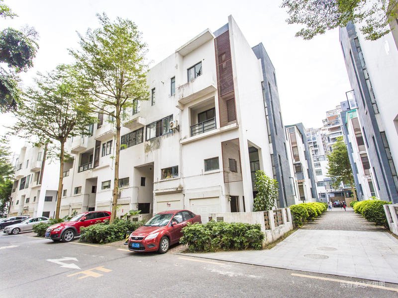 中央悦城联排别墅今年刚装修业主不住龙岗售卖