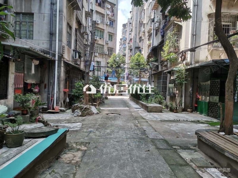 赤岗三街 低层两房一厅 南北对流 户型方正