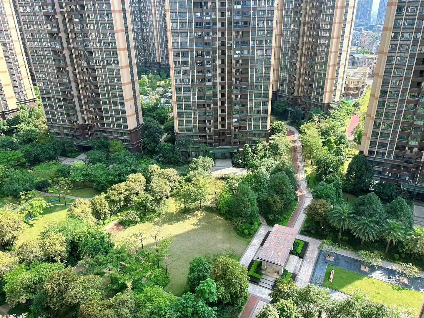 中洲天御三期高层,视野好,三面采光,4房朝南173万!