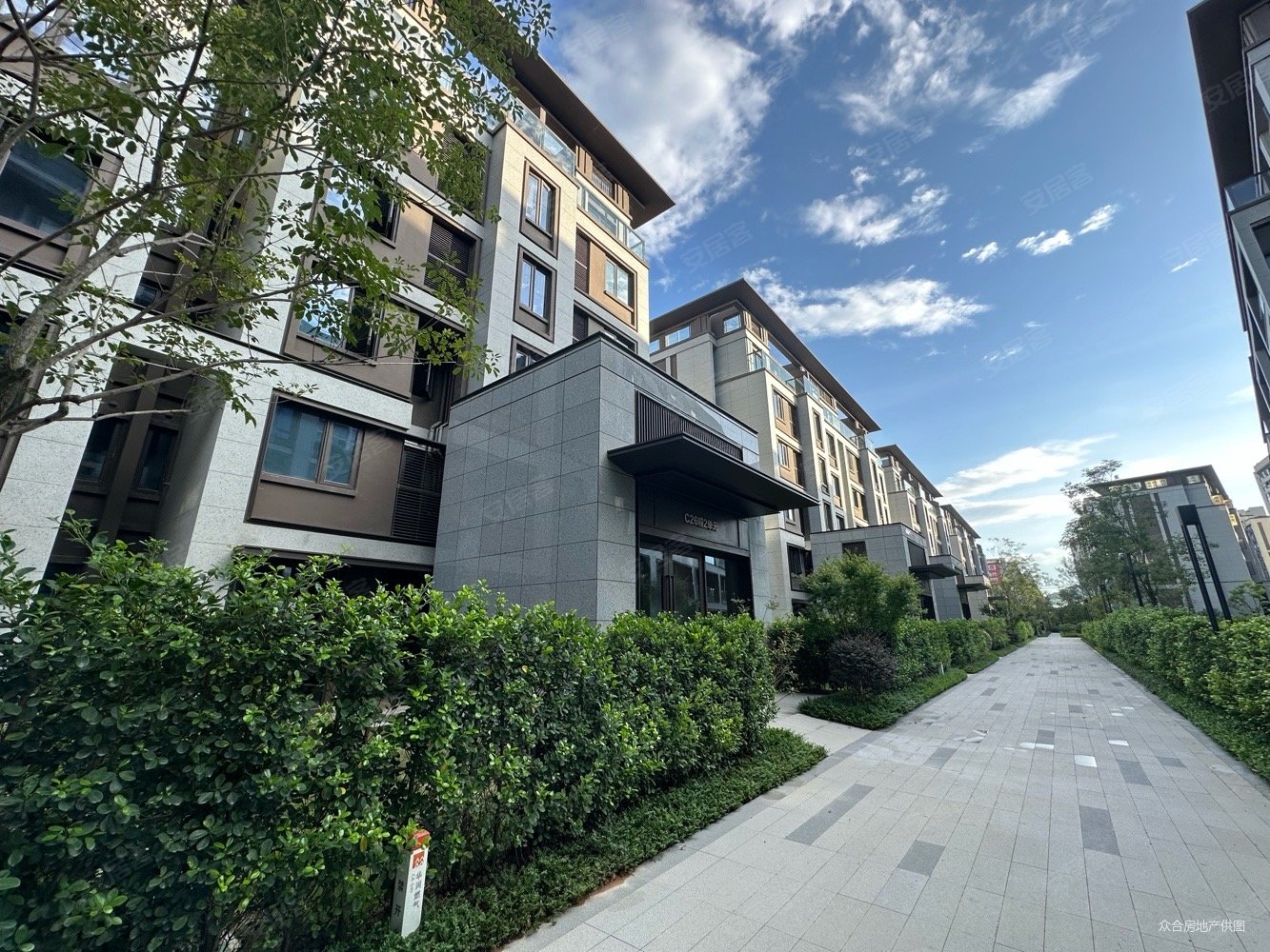 融创福州府c区4室2厅3卫131㎡南北380万