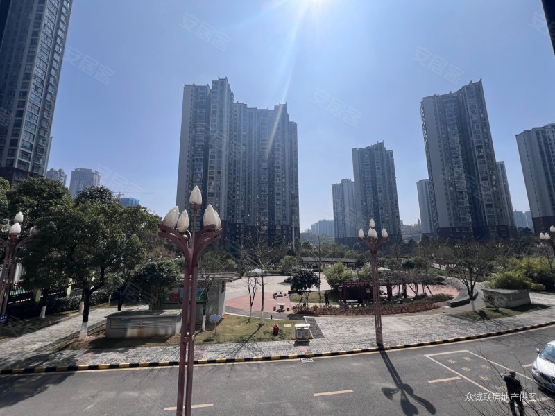 观山小区大平层四房纯毛坯满二带车位华东师范