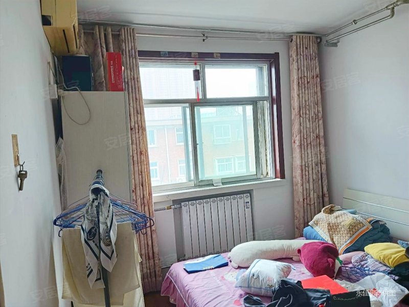 警苑小区1室1厅1卫40㎡南56万